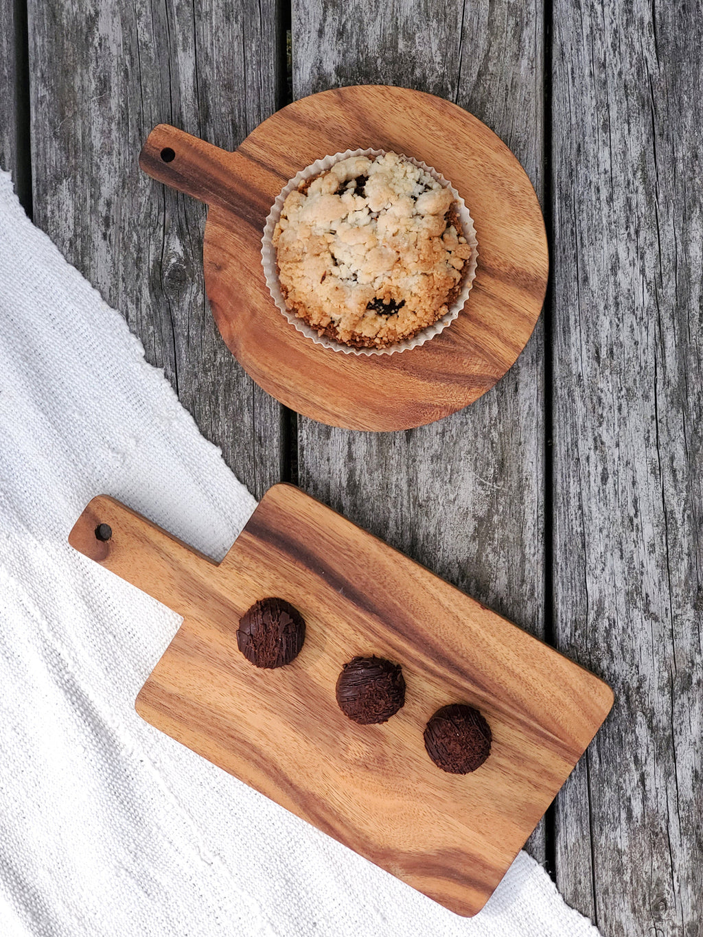 Monogrammed Gift Box With Wood board, Wood Spoon, Tea And Cookies